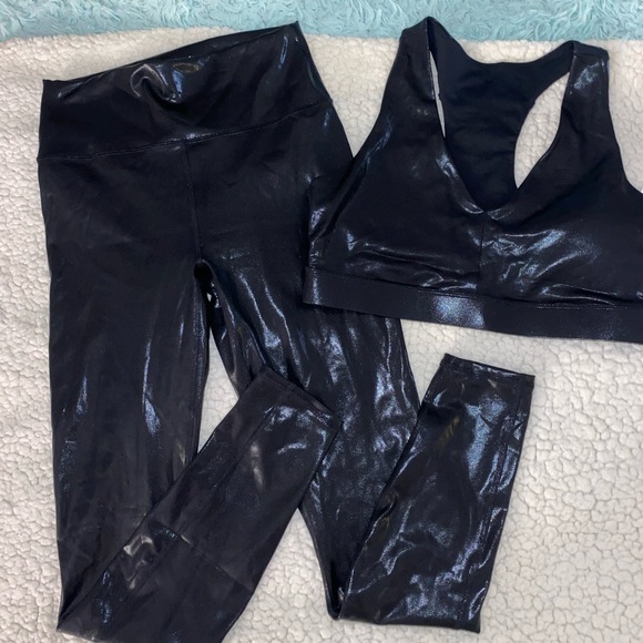 Fabletics Workout Set - Picture 3 of 6